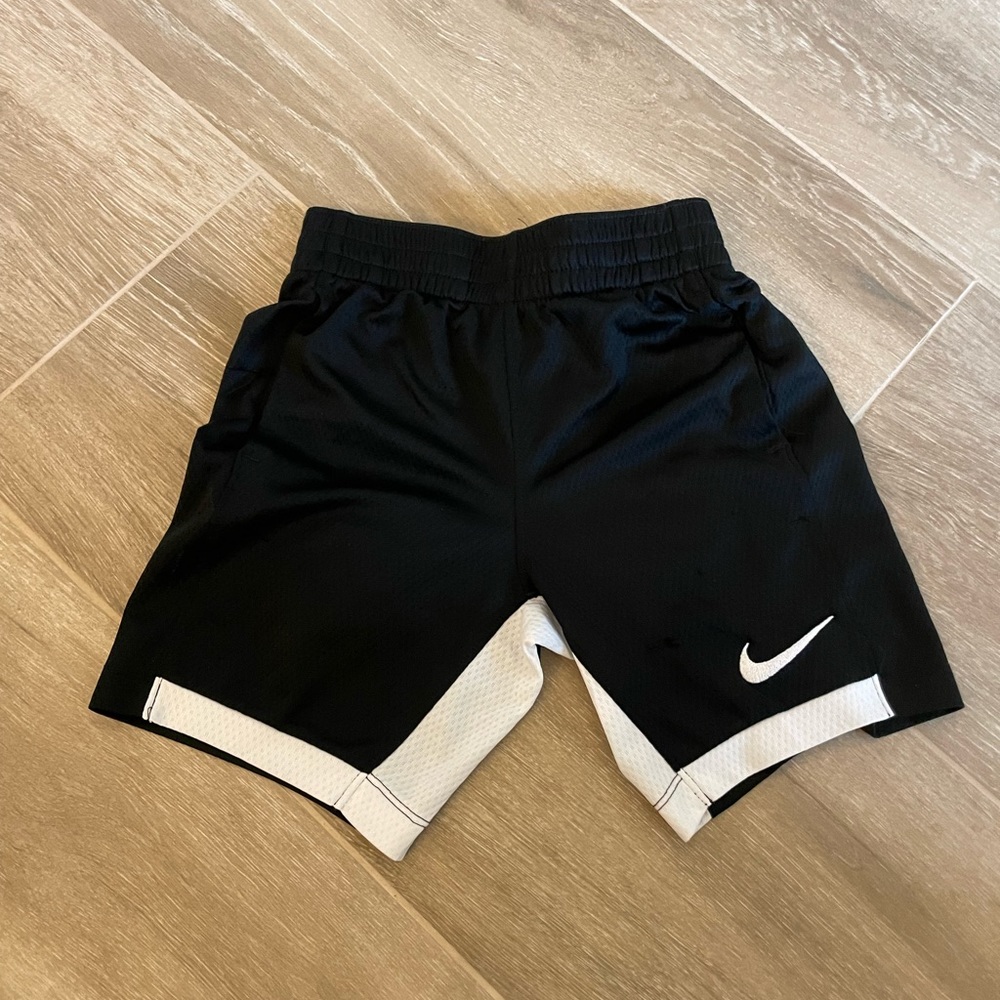 Boys Black and white  Nike Dri-Fit XS